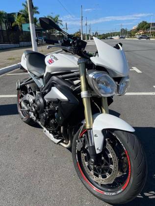 TRIUMPH STREET TRIPLE 675 ABS 